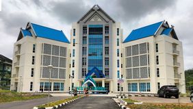 Rektorat Universitas Islam Negeri Sultan Thaha Saifuddin Jambi mengambil langkah tegas dengan menonaktifkan seorang dosen berinisial DK dari jabatannya sebagai wakil dekan. Keputusan ini diambil setelah mencuatnya kasus dugaan penggerebekan yang meli