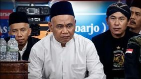 Kasus dugaan kekerasan seksual di sebuah pondok pesantren di Kecamatan Tlogowungu, Kabupaten Pati, Jawa Tengah, terus berkembang dan memunculkan fakta-fakta baru. Sosok pendiri pesantren berinisial AS, yang sebelumnya dikenal luas sebagai figur berpe