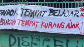 Kasus dugaan kekerasan seksual yang melibatkan pendiri sebuah pondok pesantren di Kabupaten Pati, Jawa Tengah, memicu keprihatinan luas. Sosok berinisial AS, yang dikenal sebagai pendiri lembaga tersebut, kini telah ditetapkan sebagai tersangka atas 