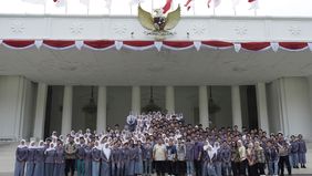 Ratusan pelajar yang tergabung dalam Forum OSIS Jawa Barat (FOJB) bersemangat saat menemui Presiden Republik Indonesia Prabowo Subianto langsung di tempat kerjanya.