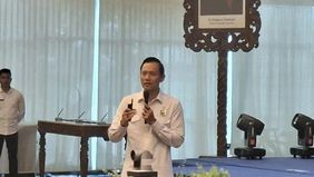 Menteri Koordinator Bidang Infrastruktur dan Pembangunan Kewilayahan, Agus Harimurti Yudhoyono atau AHY, menegaskan pembangunan tanggul laut di kawasan Pantai Utara (Pantura) Jawa tidak hanya ditujukan untuk melindungi kawasan industri, tetapi juga m