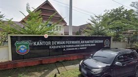 Anggaran Pendapatan dan Belanja Daerah (APBD) Kabupaten Pangkep kembali menjadi sorotan setelah dialokasikan untuk mendanai sejumlah kegiatan yang melibatkan istri anggota DPRD. Total anggaran yang disiapkan melalui Dinas Pemberdayaan Perempuan, Perl
