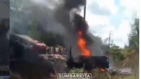 Hingga saat ini, petugas gabungan masih melakukan evakuasi dan pendataan identitas korban di lokasi kejadian, sementara penyebab pasti kemunculan api awal pada bus masih dalam proses penyelidikan pihak berwenang.
