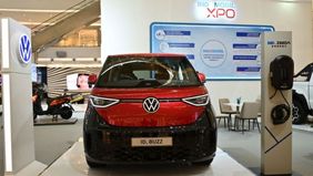 Volkswagen ID. Buzz Eclipse Edition Tampil Dengan Kombinasi Warna Deep Black Dan Deep Red.
