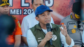 Menteri Kehutanan Raja Juli Antoni menegaskan bahwa sinergi antarkementerian dan lembaga, serta keterlibatan aktif masyarakat, menjadi faktor utama dalam upaya pengendalian kebakaran hutan dan lahan (karhutla) di Indonesia.