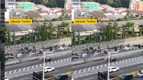 Petugas telah berada di tempat kejadian untuk melakukan evakuasi dan pengamanan area. Sementara itu, arus lalu lintas di sekitar lokasi sempat mengalami kepadatan karena adanya pengendara berhenti di sekitar lokasi.