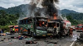 Kecelakaan Maut Melibatkan Bus ALS Dan Truk Tangki BBM Di Jalan Lintas Sumatera, Musi Rawas Utara, Sumatera Selatan.
