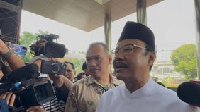 Menteri Sosial Saifullah Yusuf atau Gus Ipul bersama Wakil Menteri Sosial Agus Jabo Priyono dan jajaran mendatangi Komisi Pemberantasan Korupsi untuk membahas pengadaan barang dan jasa di lingkungan Kementerian Sosial.