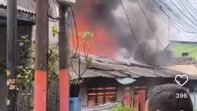 Kebakaran ini sudah ditangani petugas damkar.
