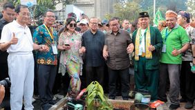 Gubernur DKI Jakarta, Pramono Anung menghadiri kegiatan Jalan Santai Kerukunan dan Kebhinekaan Lintas Iman dalam rangka peringatan 219 tahun Keuskupan Agung Jakarta di kawasan Katedral Jakarta, Sabtu, 9 Mei 2026.