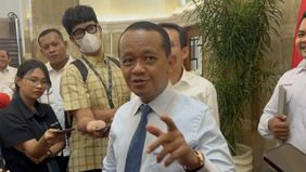 Menteri Kementerian Energi dan Sumber Daya Mineral Bahlil Lahadalia menunda penerapan royalti tambang untuk sejumlah komoditas seperti tembaga, timah, nikel, emas, dan perak guna menyusun formulasi kebijakan yang dinilai lebih baik dan seimbang.