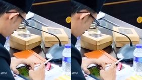 Ketua DPRD Jember Ahmad Halim menyampaikan permohonan maaf menyusul viralnya video seorang anggota DPRD Jember yang kedapatan bermain game sambil merokok saat Rapat Dengar Pendapat (RDP) berlangsung. Sikap legislator tersebut dinilai mencoreng etika 