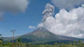 Badan Geologi Kementerian Energi dan Sumber Daya Mineral (ESDM) resmi menaikkan status aktivitas vulkanik Gunung Lewotobi Laki-Laki di Flores Timur, Nusa Tenggara Timur (NTT), dari Level II atau Waspada menjadi Level III atau Si