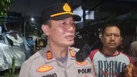 Polisi mengungkapkan terduga pelaku teror pembakaran yang sempat meresahkan warga di wilayah Pisangan Baru, Kecamatan Matraman, Jakarta Timur, diduga mengalami gangguan kejiwaan.