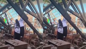 Atap ruang kelas di Madrasah Tsanawiyah (MTs) Muhammadiyah 4 Bulu, Kecamatan Sambungmacan, Kabupaten Sragen, ambruk saat proses belajar mengajar berlangsung. Peristiwa tersebut mengakibatkan sejumlah siswa dan guru mengalami luka hingga harus mendapa