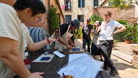 Upaya itu dilakukan dalam Venice Biennale 2026 lewat pameran bertajuk "Printing the Unprinted" 