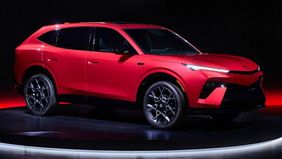 Honda Memperkenalkan Dua Prototipe Kendaraan Terbaru Yang Diyakini Sebagai Calon Generasi Terbaru Honda Accord Dan Acura RDX. 

