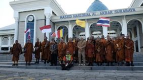 Sebanyak 57 biksu dari empat negara tiba di Kota Surabaya dalam rangka perjalanan spiritual Indonesia Walk for Peace (IWFP) menuju Candi Borobudur untuk menyuarakan perdamaian dan semangat persatuan di tengah keberagaman bangsa Indonesia.