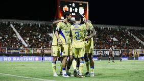 Persib Bandung tampaknya selangkah lagi bakal mempertahankan gelar juara Super League musim 2025/2026.