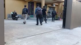 Penggeledahan tersebut diduga berkaitan dengan penyidikan kasus korupsi yang menjerat Bupati Ponorogo nonaktif, Sugiri Sancoko.