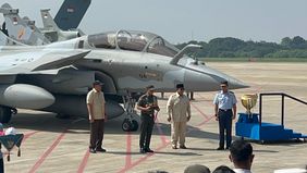 Presiden Prabowo Subianto menghadiri agenda penyerahan sejumlah alutsista strategis kepada TNI dalam sebuah seremoni yang digelar di Base Ops Lanud Halim Perdana Kusuma, Jakarta, Senin, 18 Mei 2026