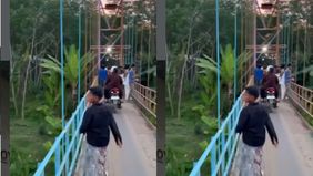 Teman-teman korban yang panik langsung berusaha melakukan pencarian di sekitar lokasi kejadian dan meminta bantuan warga setempat. Warga kemudian berdatangan untuk membantu proses pencarian korban di sepanjang aliran sungai.