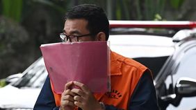 Komisi Pemberantasan Korupsi memanggil 12 pegawai Direktorat Jenderal Bea dan Cukai Kementerian Keuangan sebagai saksi dalam kasus dugaan korupsi di lingkungan Ditjen Bea dan Cukai.