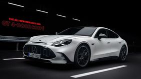 Mercedes-AMG GT 4-Door Coupe Tidak Ingin Kehilangan Identitas Khas Mesin V8. 
