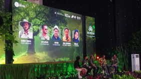 Kementerian Kehutanan berkomitmen mengintegrasikan kearifan lokal masyarakat adat serta inovasi generasi muda sebagai pilar utama dalam mendukung pencapaian target penurunan emisi gas rumah kaca melalui program Indonesia Forestry and Other Land Uses 