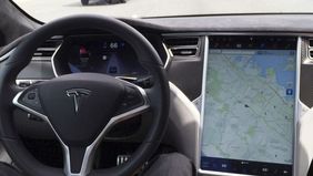 Tesla Di China Masih Mempertahankan Skema Pembelian Satu Kali Untuk Paket Full Self-Driving.

