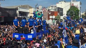 Ada sejumlah pemain Persib Bandung yang berhasil meredakan tiga kali berturut-turut sebagai juara Super League.