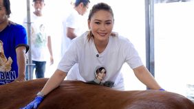 Inul Daratista kembali berkurban di Idul Adha 2026, dengan membeli 10 ekor sapi jumbo yang diserahkan ke tetangga dan orang di kampung halamannya.