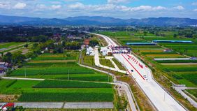 Jasa Marga melalui Jasamarga Nusantara Tollroad Regional Division (JNT/Regional Nusantara) mencatat sebanyak 243.973 kendaraan melintas di tiga Ruas Tol Regional Nusantara sejak H-1 hingga H+1 Iduladha 1447 Hijriah.
