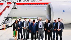 Ada momen hangat yang mewarnai akhir kunjungan resmi kenegaraan Presiden Republik Indonesia Prabowo Subianto di Paris, Republik Prancis