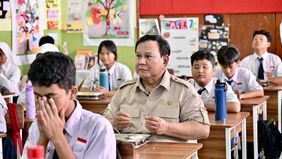 Momen Prabowo Tinjau Pelaksanaan Program MBG di SMPN 111 Jakarta
