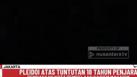 Momen ini mengagetkan para pengunjung sidang