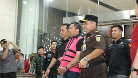 Menurut pengacara Sony, ada dalang di balik kasus korupsi ini.