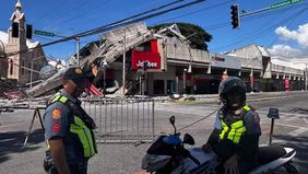 Gempa bumi tektonik magnitudo 7,7 yang mengguncang wilayah Pantai Selatan Mindanao, Filipina, pada Senin (8/6/2026) tidak hanya berdampak di sekitar episentrum, tetapi juga menjalar hingga wilayah Indonesia bagian timur. Dampak tersebut tidak hanya b