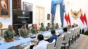 Prabowo Subianto menerima Panglima TNI Jenderal TNI Agus Subiyanto, Wakil Panglima TNI Letjen TNI Tandyo Budi Revita, serta Kepala Staf Angkatan Darat (KSAD) Jenderal TNI Maruli Simanjuntak, Kepala Staf Angkatan Laut (KSAL) Laksamana Muhammad Ali, da