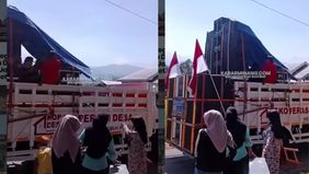 Peralatan audio yang memenuhi bak truk membuat kendaraan itu tampak mendundang perhatian warga sekitar maupun pengendara yang melintas.Seluruh bagian bak truk tampak dipenuhi oleh susunan speaker besar yang siap menggelegar.