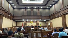 Nama Direktur Jenderal Bea dan Cukai Djaka Budhi Utama terus menjadi sorotan dalam perkara dugaan suap impor yang menyeret perusahaan forwarder Blueray Cargo