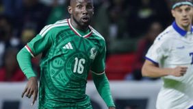 Quinones membuka keunggulan Meksiko pada menit ke-9 sebelum Raul Jimenez memastikan kemenangan tuan rumah lewat gol kedua selepas jeda istirahat. Hasil itu membawa Meksiko meraih tiga poin perdana di hadapan pendukung sendiri.
