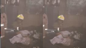 Selanjutnya, pada pukul 11.07 WIB petugas melakukan pendinginan untuk mengurai material yang mudah terbakar agar tidak menyisakan api maupun asap.