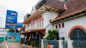 PT Kereta Api Indonesia (Persero) Daerah Operasi 1 Jakarta memberlakukan tambahan pemberhentian bagi sejumlah perjalanan kereta api jarak jauh yang berangkat dari maupun menuju Stasiun Gambir di Stasiun Jatinegara pada Jumat, 12 Juni 2026. 