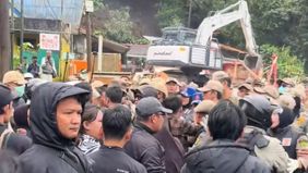 Pemerintah Kabupaten Cianjur melakukan penertiban bangunan tidak berizin di kawasan Puncak Pass, tepatnya di Desa Ciloto, Kecamatan Cipanas, Kabupaten Cianjur, Jawa Barat pada Sabtu, 13 Juni 2026.