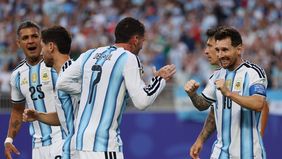 Timnas Argentina meraih kemenangan meyakinkan 3-0 atas Aljazair dalam laga Grup J Piala Dunia 2026 yang berlangsung di Stadion Arrowhead, Rabu (17/6).