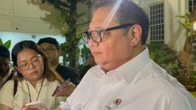 Pemerintah masih akan memantau pelaksanaan kesepakatan damai antara Amerika Serikat dan Iran sebelum mengambil kesimpulan mengenai dampaknya terhadap harga energi global maupun harga bahan bakar minyak (BBM) di Indonesia