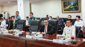 Kepala Staf Kepresidenan (KSP), Jenderal TNI (Purn) Dudung Abdurrahman memanggil seluruh pemangku kepentingan (stakeholder) terkait polemik 15 kontainer berisi mineral tambang Ilmenite milik PT Putra Mineral Mandiri (PMM)
