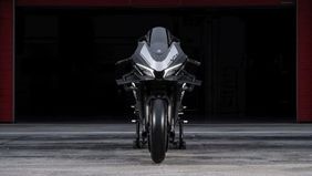 CFMoto V4 SR-RR Dibekali Mesin V4 Berkapasitas 997cc Yang Mampu Menghasilkan Tenaga Sekitar 209 BHP. 
