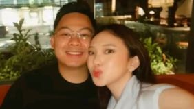 Syahran Dezencly akhirnya go public dengan Julia Prastini alias Jule, usai dikabarkan putus dengan Safrie Ramadhan.